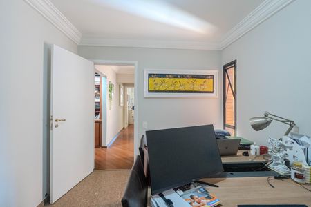 Apartamento à venda com 209m², 5 quartos e 4 vagas Apartamento à venda com 209m², 5 quartos e 4 vagasEscritório 2