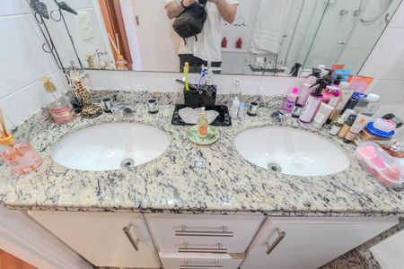 Apartamento à venda com 209m², 5 quartos e 4 vagas Apartamento à venda com 209m², 5 quartos e 4 vagasBanheiro da Suíte 4