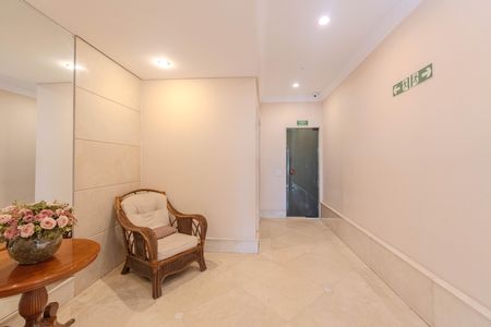 Apartamento à venda com 209m², 5 quartos e 4 vagas Apartamento à venda com 209m², 5 quartos e 4 vagasHall de entrada