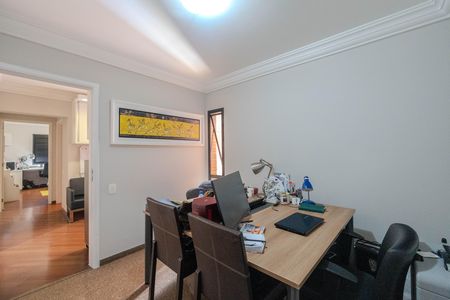 Apartamento à venda com 209m², 5 quartos e 4 vagas Apartamento à venda com 209m², 5 quartos e 4 vagasEscritório 2