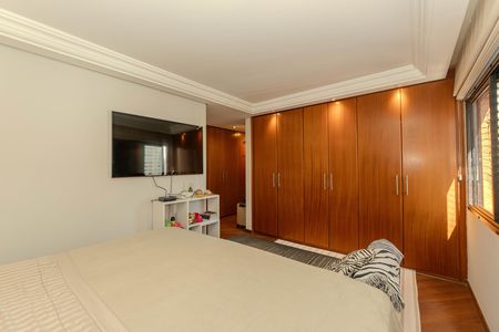 Apartamento à venda com 209m², 5 quartos e 4 vagas Apartamento à venda com 209m², 5 quartos e 4 vagasSuíte 4