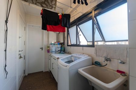 Apartamento à venda com 209m², 5 quartos e 4 vagas Apartamento à venda com 209m², 5 quartos e 4 vagasÁrea de Serviço