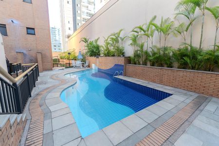 Apartamento à venda com 209m², 5 quartos e 4 vagas Apartamento à venda com 209m², 5 quartos e 4 vagasÁrea comum - Piscina
