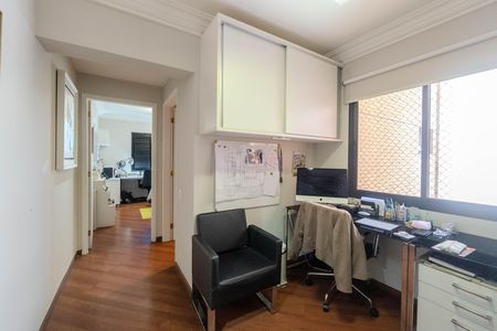 Apartamento à venda com 209m², 5 quartos e 4 vagas Apartamento à venda com 209m², 5 quartos e 4 vagasEscritório 1