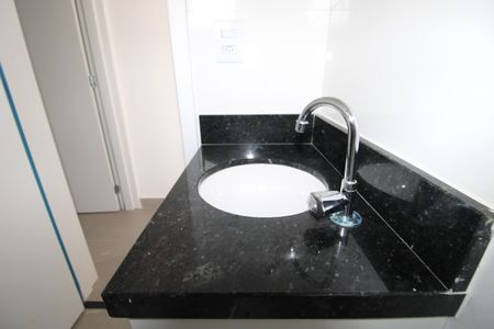 Apartamento para alugar com 65m², 2 quartos e sem vagaBanheiro