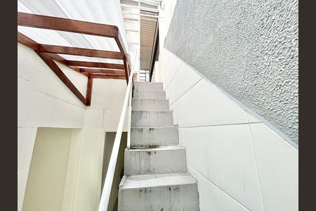 Casa para alugar com 140m², 3 quartos e 1 vaga Casa para alugar com 140m², 3 quartos e 1 vagaEscada
