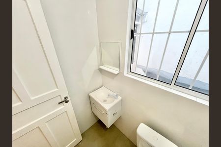 Casa para alugar com 140m², 3 quartos e 1 vaga Casa para alugar com 140m², 3 quartos e 1 vagaBanheiro