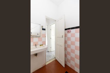 Casa à venda com 225m², 2 quartos e 2 vagas Casa à venda com 225m², 2 quartos e 2 vagasBanheiro