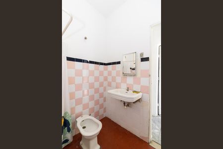 Casa à venda com 225m², 2 quartos e 2 vagas Casa à venda com 225m², 2 quartos e 2 vagasBanheiro