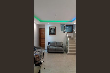 Casa à venda com 3 quartos, 210m² em Jardim das Laranjeiras, São Paulo