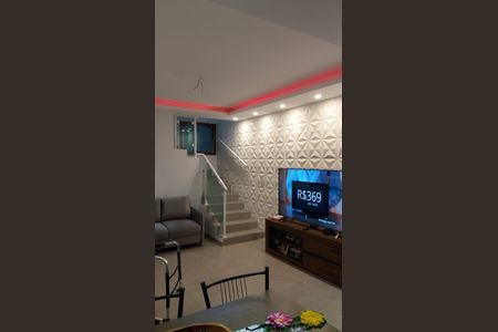 Casa à venda com 3 quartos, 210m² em Jardim das Laranjeiras, São Paulo