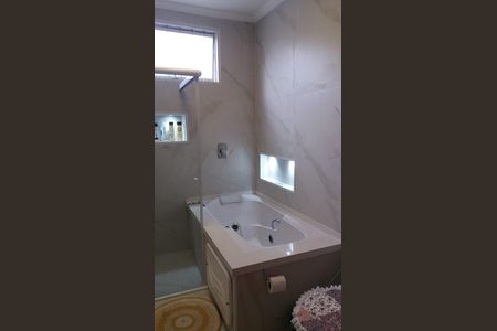 Casa à venda com 3 quartos, 210m² em Jardim das Laranjeiras, São Paulo