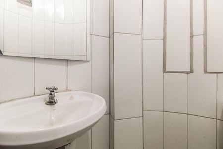 Banheiro  de apartamento para alugar com 1 quarto, 27m² em Penha de França, São Paulo