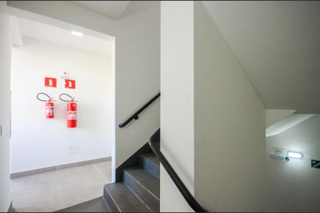 Apartamento à venda com 43m², 2 quartos e 1 vagaEscada