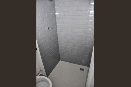 Apartamento à venda com 42m², 2 quartos e 1 vagaDetalhe - Banheiro Social