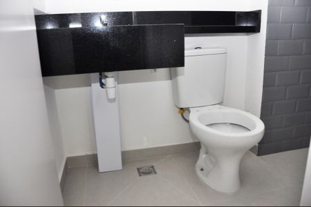 Apartamento à venda com 42m², 2 quartos e 1 vagaDetalhe - Banheiro Social