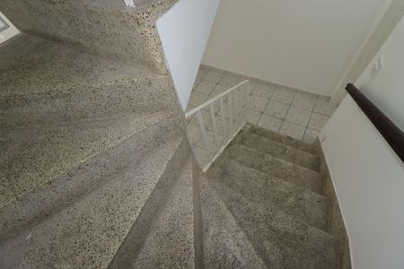 Casa à venda com 99m², 2 quartos e sem vagaEscada
