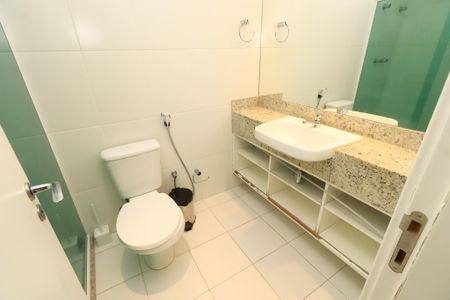 Banheiro de kitnet/studio para alugar com 1 quarto, 45m² em Caminho das Árvores, Salvador