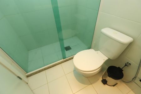 Banheiro de kitnet/studio para alugar com 1 quarto, 45m² em Caminho das Árvores, Salvador