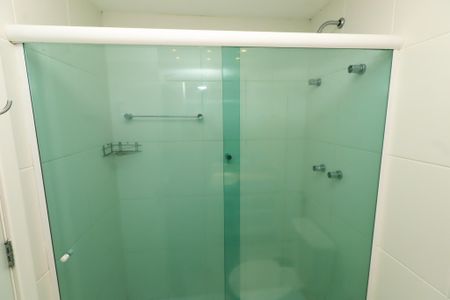 Banheiro de kitnet/studio para alugar com 1 quarto, 45m² em Caminho das Árvores, Salvador