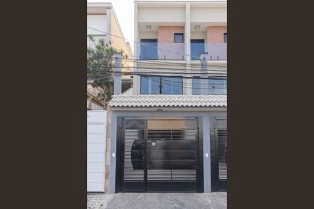 Casa à venda com 120m², 2 quartos e 2 vagas Casa à venda com 120m², 2 quartos e 2 vagasFachada