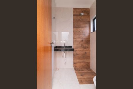 Casa à venda com 120m², 2 quartos e 2 vagas Casa à venda com 120m², 2 quartos e 2 vagasBanheiro da Suíte 1