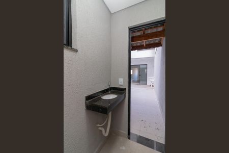 Casa à venda com 120m², 2 quartos e 2 vagas Casa à venda com 120m², 2 quartos e 2 vagasLavabo