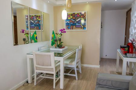 Apartamento à venda com 60m², 3 quartos e 1 vaga Apartamento à venda com 60m², 3 quartos e 1 vagaSala
