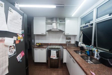 Apartamento à venda com 129m², 4 quartos e 2 vagas Apartamento à venda com 129m², 4 quartos e 2 vagasCozinha