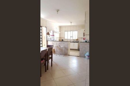 Casa à venda com 4 quartos, 220m² em Jardim Santa Cruz (Campo Grande), São Paulo