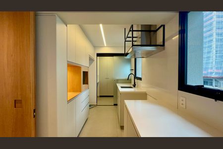 Cozinha de apartamento para alugar com 2 quartos, 105m² em Pinheiros, São Paulo