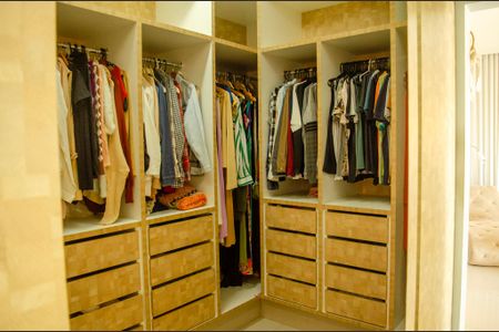 Casa à venda com 208m², 4 quartos e 4 vagasCloset da suíte 2