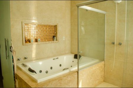 Casa à venda com 208m², 4 quartos e 4 vagasBanheiro da Suíte 2