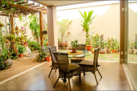 Casa à venda com 208m², 4 quartos e 4 vagasÁrea gourmet