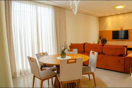 Casa à venda com 208m², 4 quartos e 4 vagasSala de Jantar