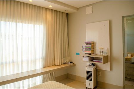 Casa à venda com 208m², 4 quartos e 4 vagasSuíte 1