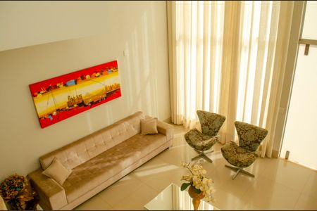 Casa à venda com 208m², 4 quartos e 4 vagasSala
