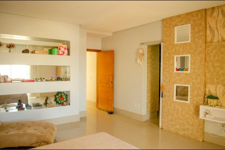 Casa à venda com 208m², 4 quartos e 4 vagasSuíte 2