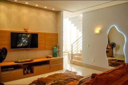 Casa à venda com 208m², 4 quartos e 4 vagasSala de TV
