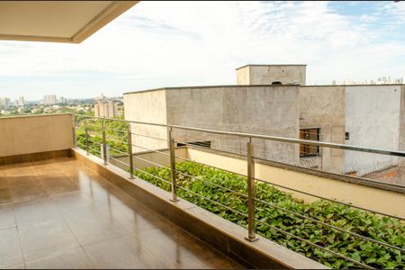 Casa à venda com 208m², 4 quartos e 4 vagasVaranda Suíte 2