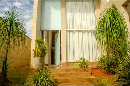 Casa à venda com 208m², 4 quartos e 4 vagasHall de entrada