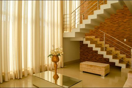 Casa à venda com 208m², 4 quartos e 4 vagasSala
