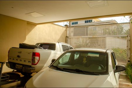 Casa à venda com 208m², 4 quartos e 4 vagasGaragem
