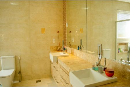 Casa à venda com 208m², 4 quartos e 4 vagasBanheiro da Suíte 2