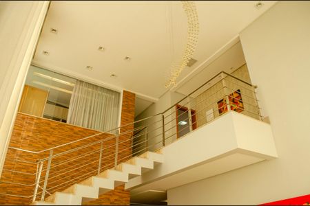 Casa à venda com 208m², 4 quartos e 4 vagasSala
