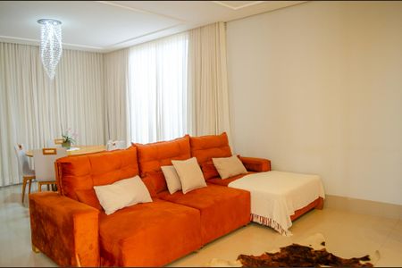 Casa à venda com 208m², 4 quartos e 4 vagasSala de TV