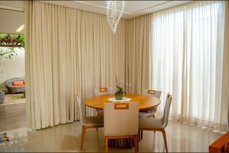 Casa à venda com 208m², 4 quartos e 4 vagasSala de Jantar