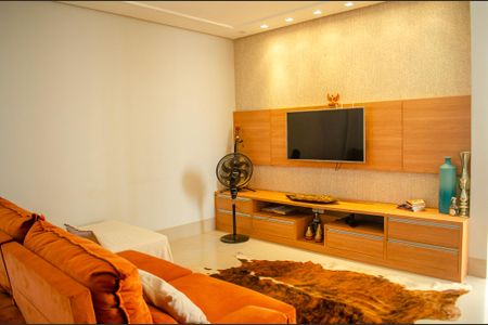 Casa à venda com 208m², 4 quartos e 4 vagasSala de TV