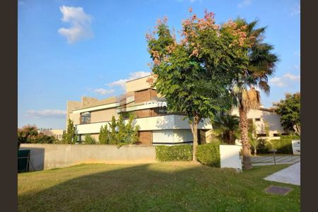 Casa de condomínio à venda com 472m², 5 quartos e 4 vagas