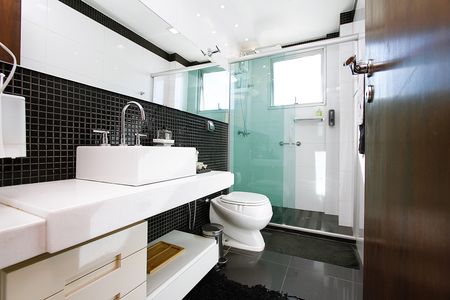 Apartamento à venda com 130m², 3 quartos e 3 vagasBanheiro Social